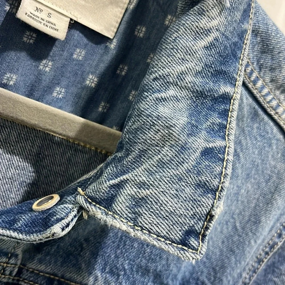 Pilcro Anthropologie Denim Distressed Medium Wash Jean Jacket Sz S - Picture 3 of 5
